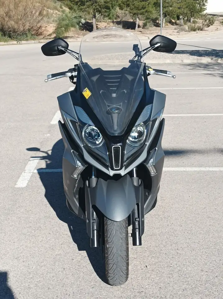 Kymco Super Dink 300 – Vista 3
