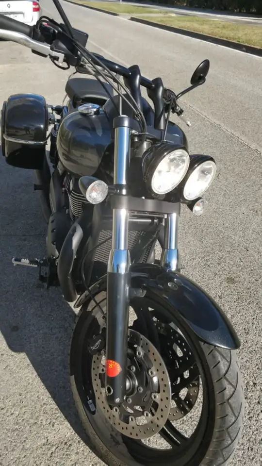 Triumph Thunderbird Storm – Vista 2