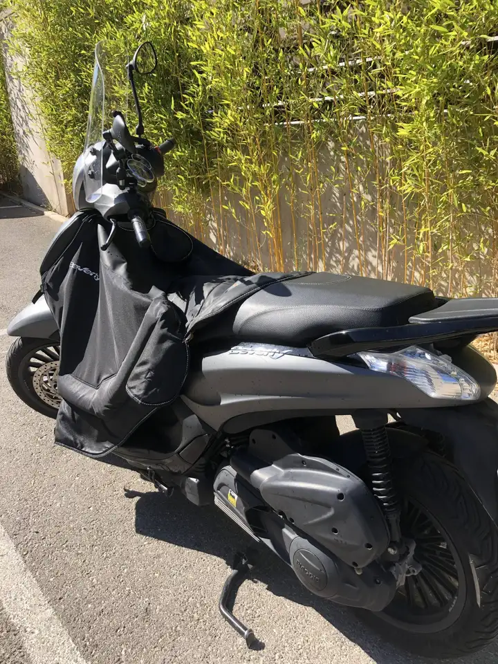 Piaggio Beverly 300 - Vista 3