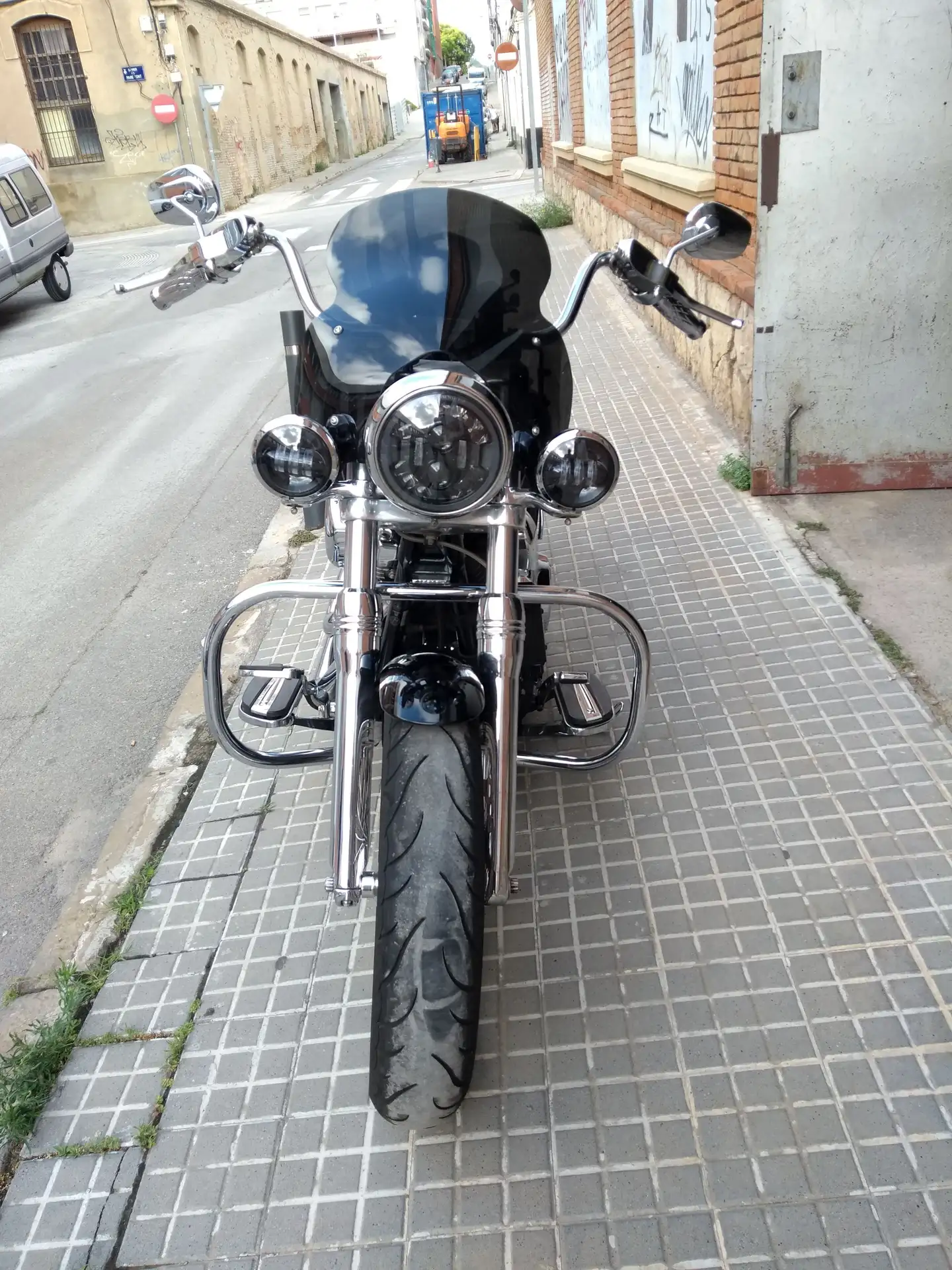 Harley-Davidson Dyna Wide Glide – Vista 3