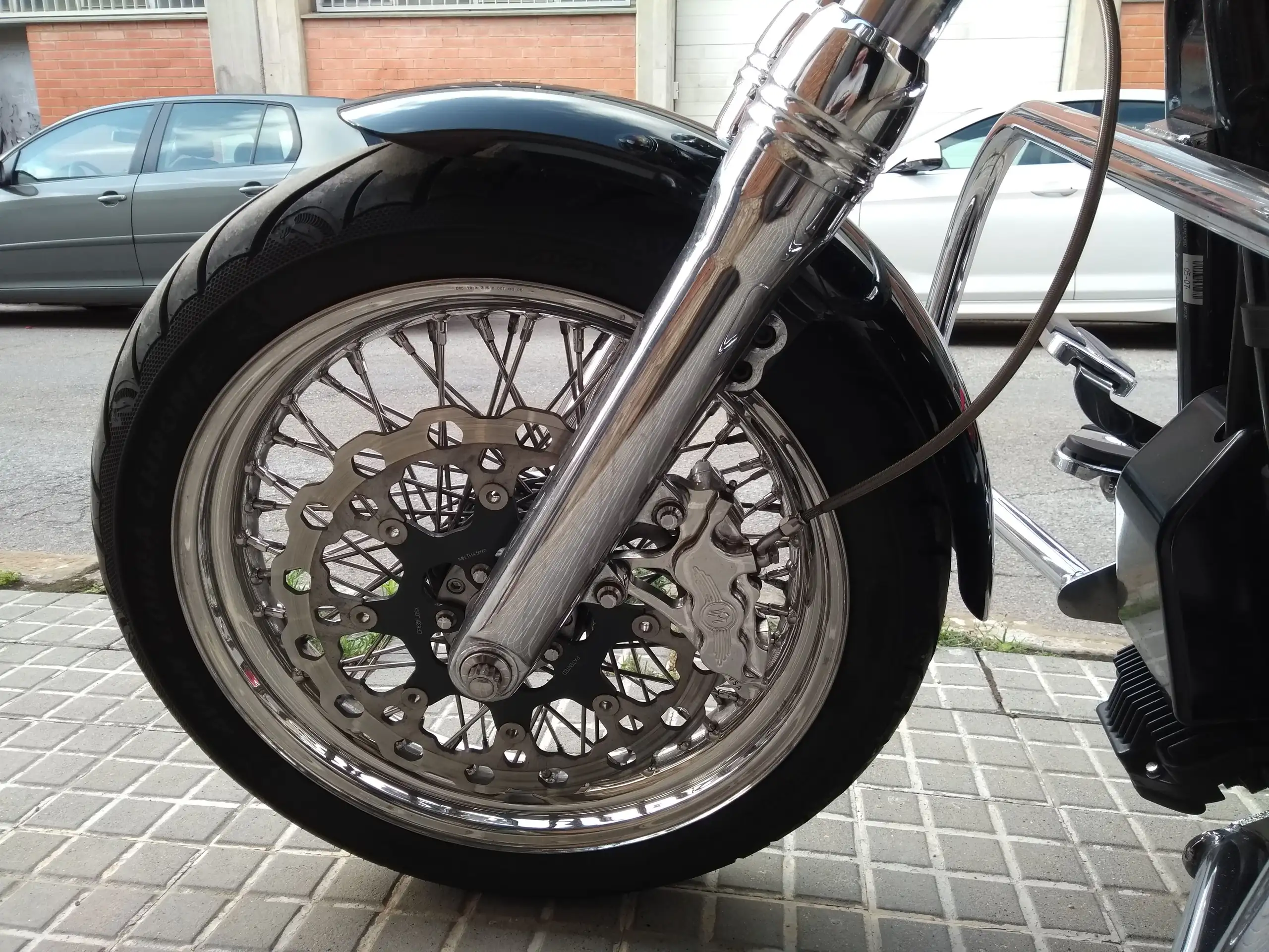 Harley-Davidson Dyna Wide Glide – Vista 6