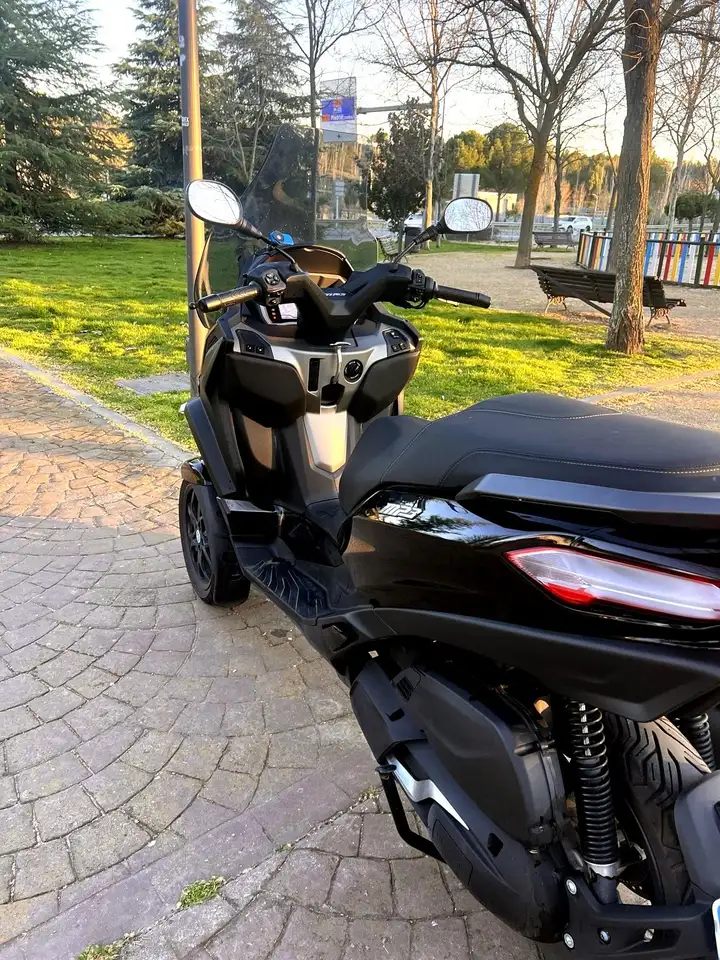 Piaggio MP3 400 – Vista 3