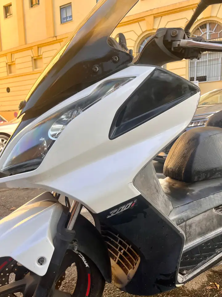 Kymco Super Dink 300 – Vista 2