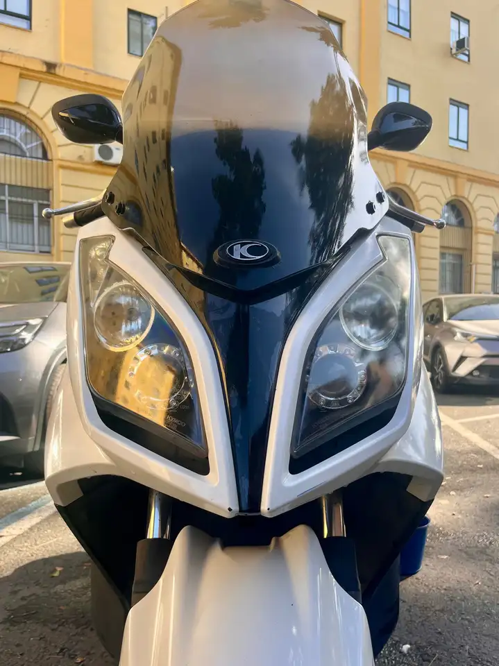 Kymco Super Dink 300 – Vista 3