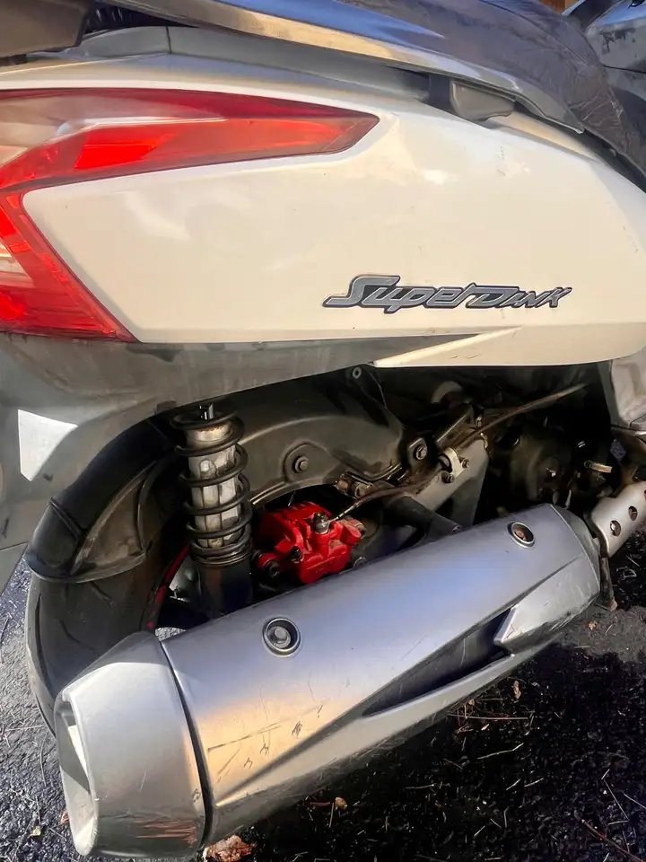 Kymco Super Dink 300 – Vista 8