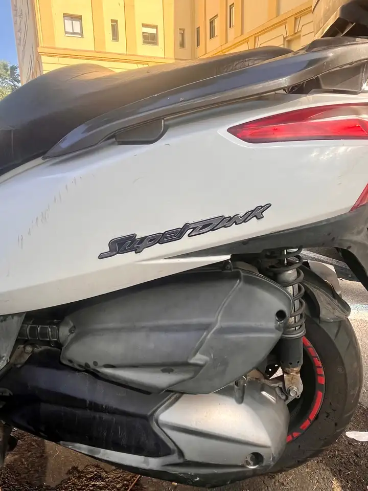 Kymco Super Dink 300 – Vista 10