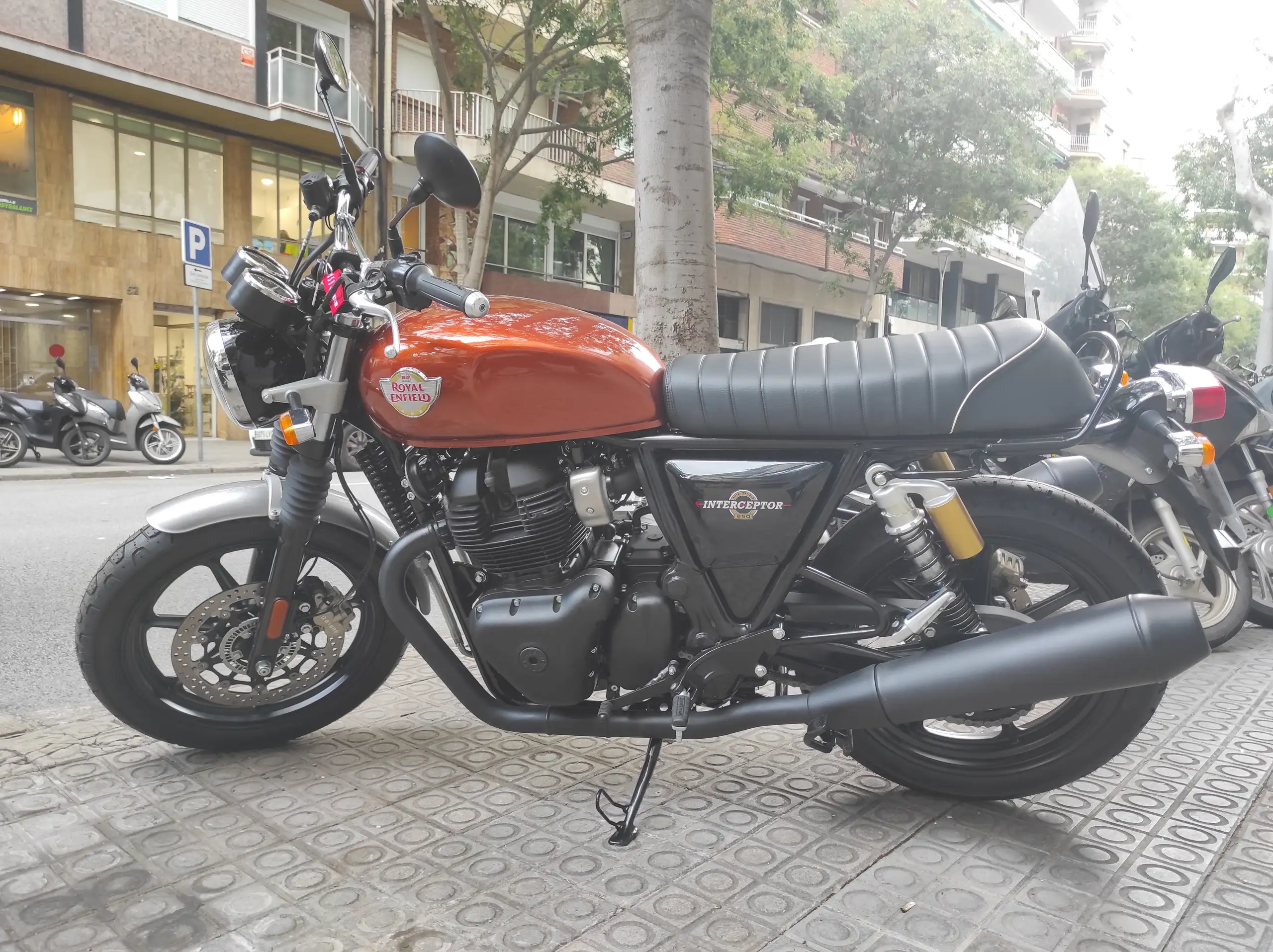 Royal Enfield Interceptor – Vista 5
