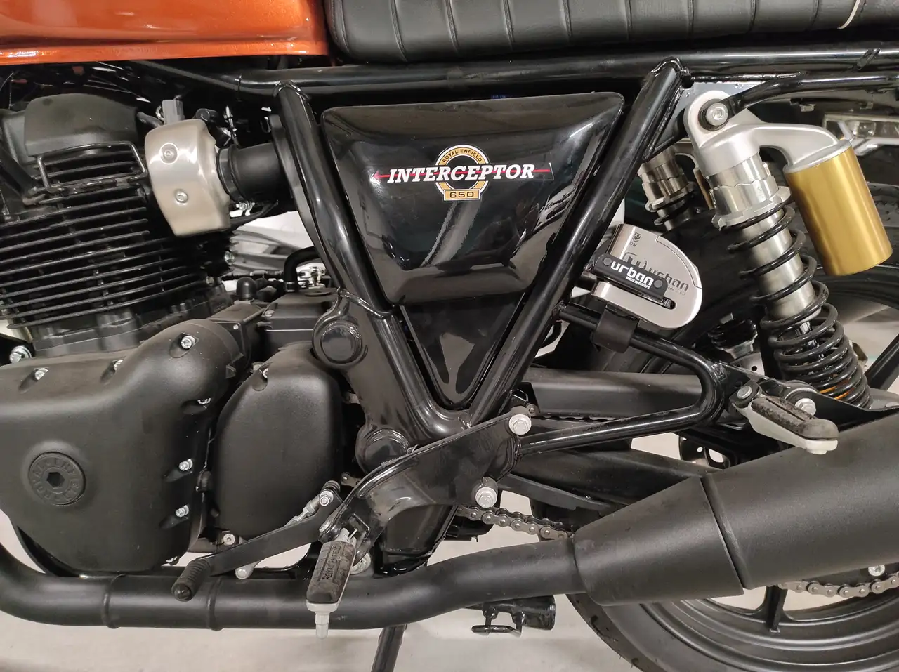 Royal Enfield Interceptor – Vista 6