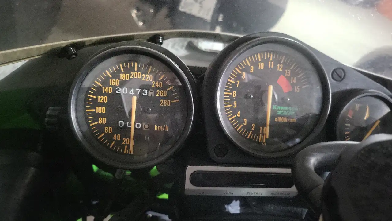 Kawasaki ZXR 750 – Vista 3