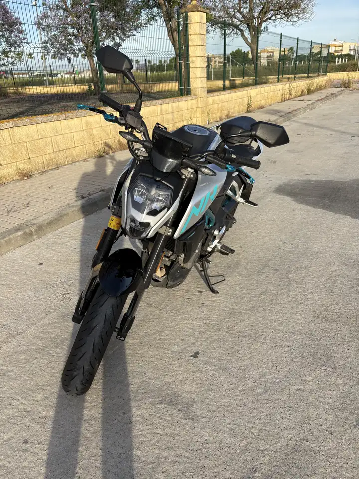CFMOTO 400NK – Vista 2