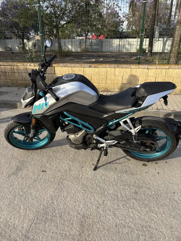 CFMOTO 400NK – Vista 4