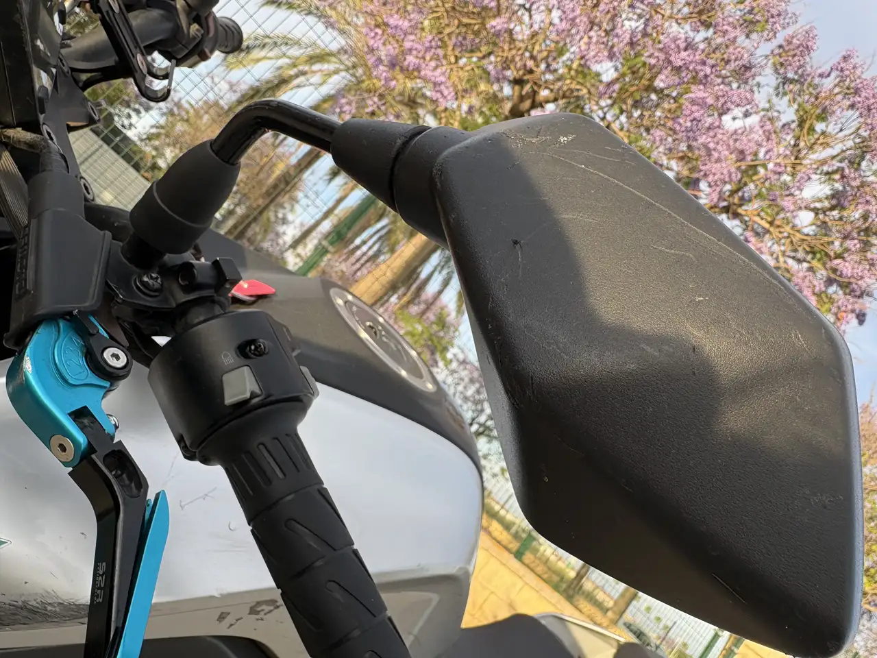 CFMOTO 400NK – Vista 7