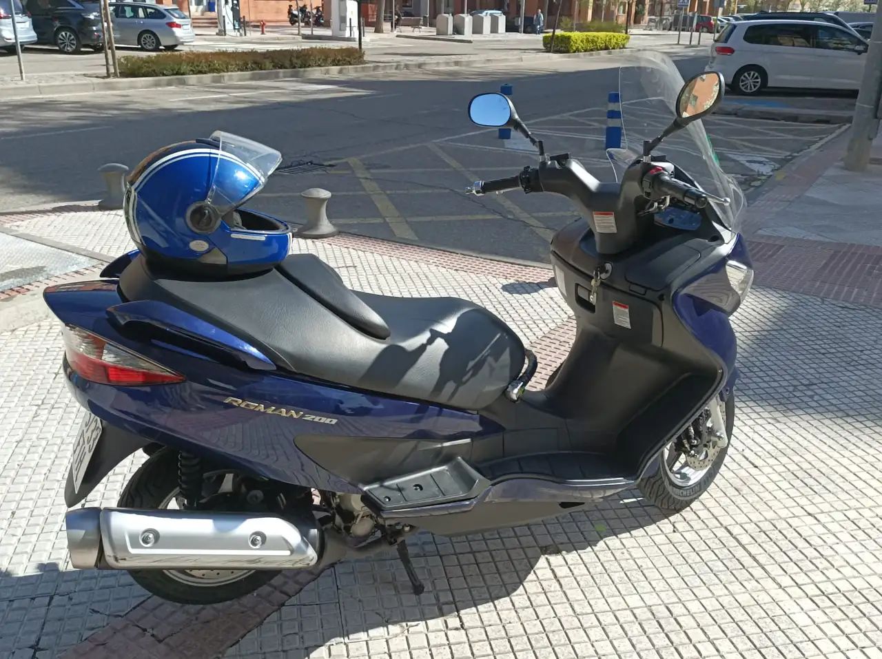 Suzuki Burgman 200 – Vista 2