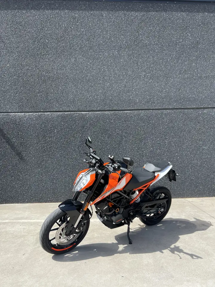 KTM 125 Duke - Vista 4