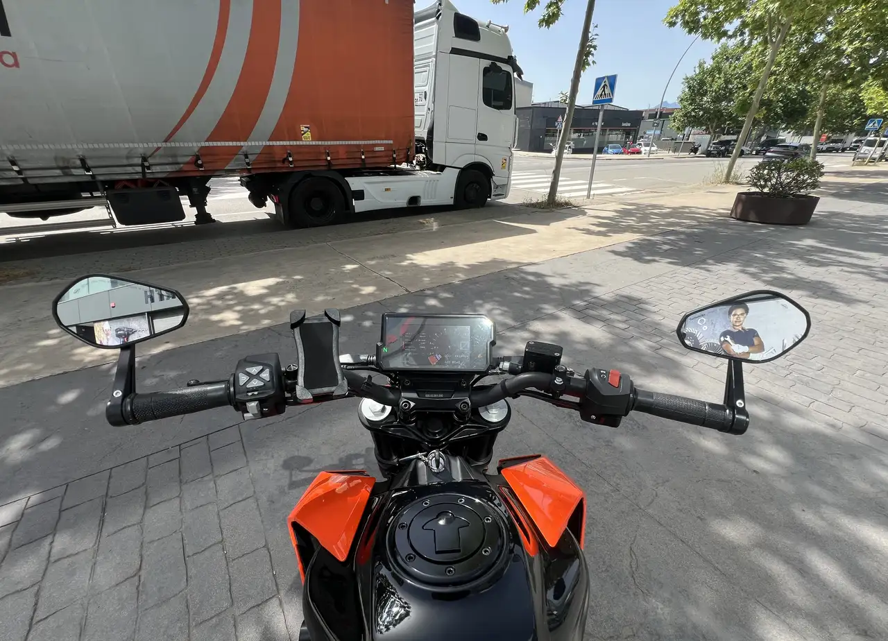 KTM 125 Duke - Vista 6
