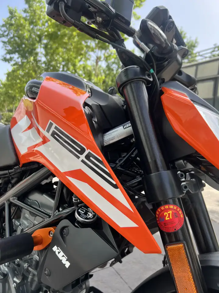 KTM 125 Duke - Vista 8