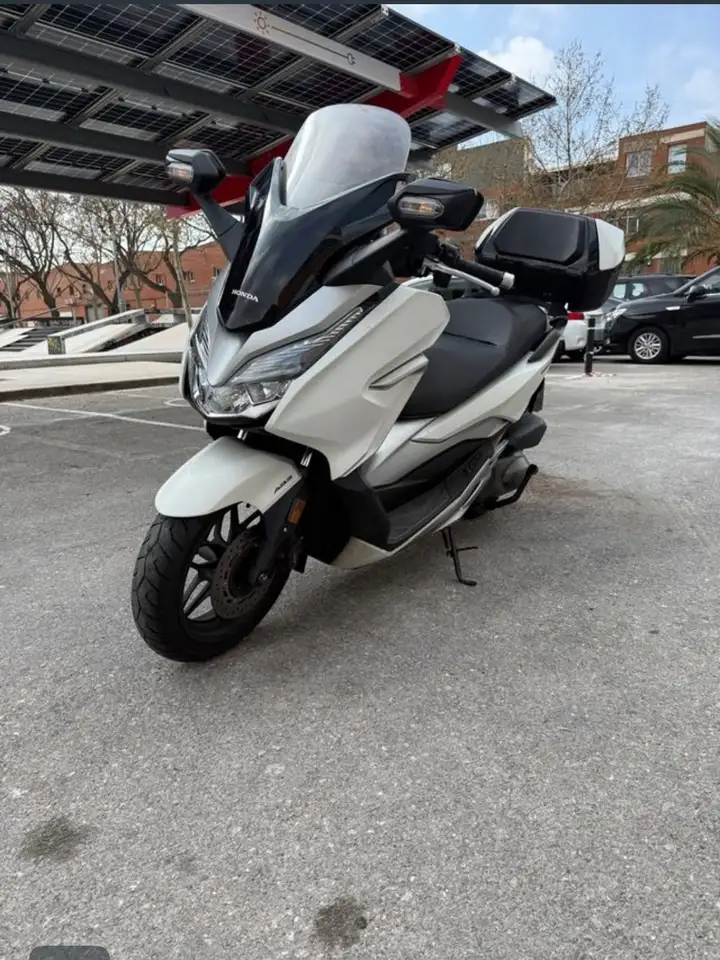 Honda Forza 300 - Vista 9