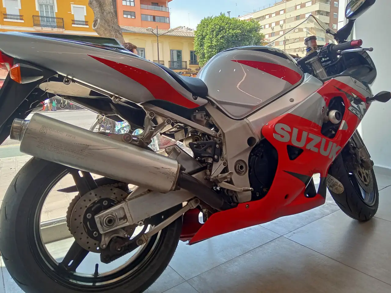 Suzuki GSX-R750 - Vista 3