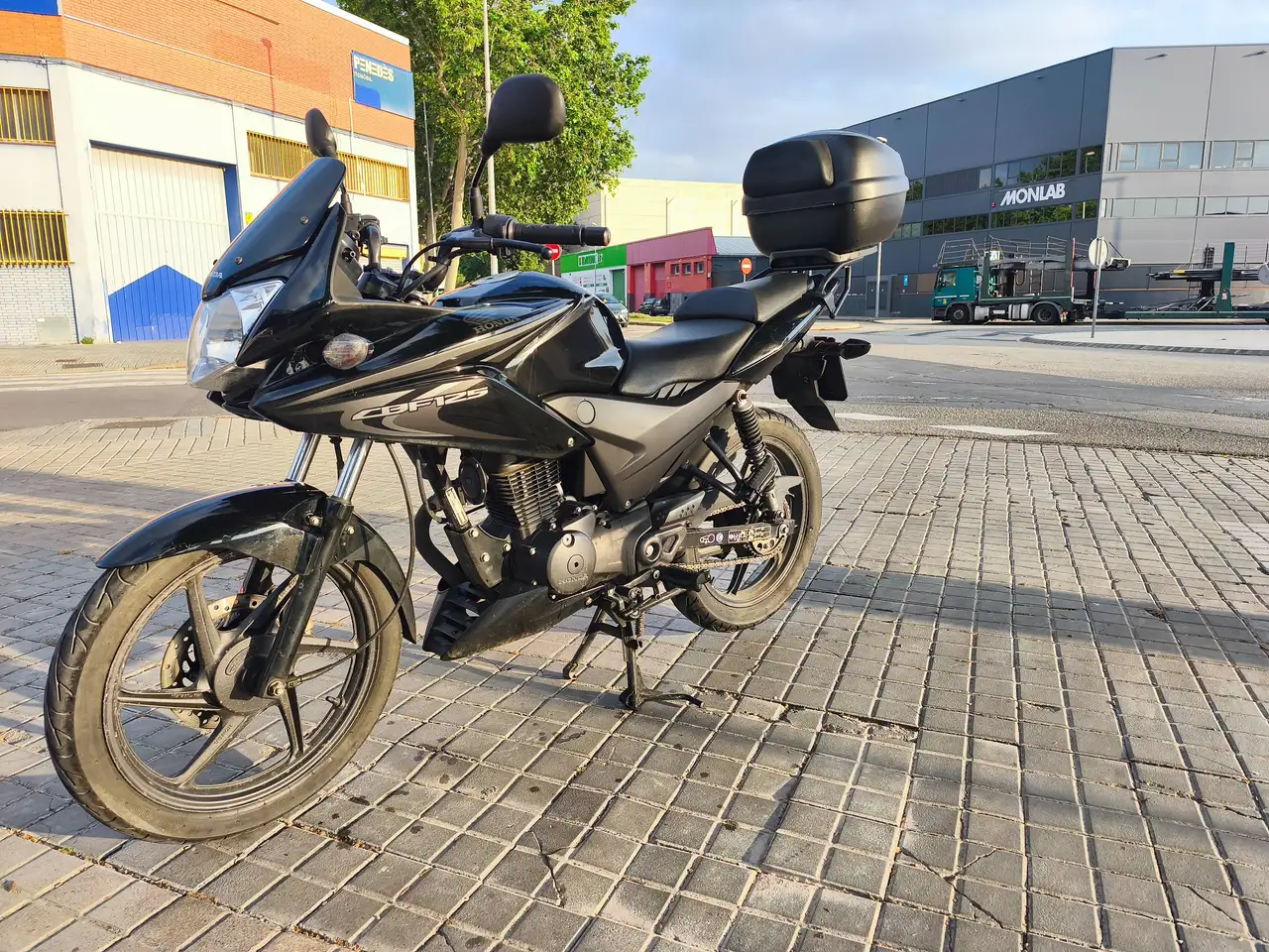 Honda CBF 125 – Vista 4