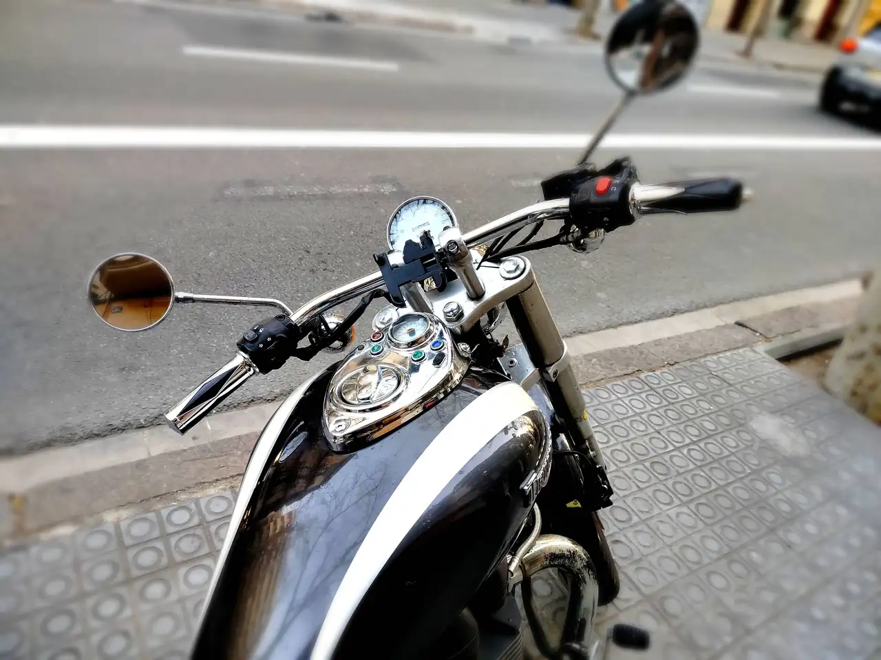 Triumph Speedmaster – Vista 5