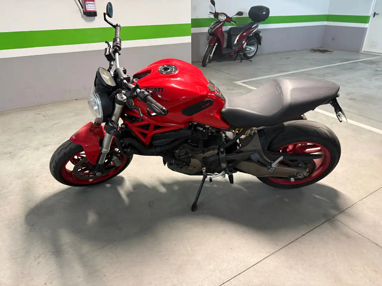 Ducati Monster 821 - Vista 4