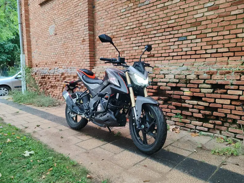 QJ Motor SRK 125 S 2700 € 2024 Valladolid - 1