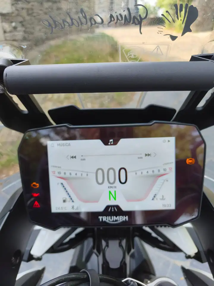 Triumph Tiger 900 - Vista 8