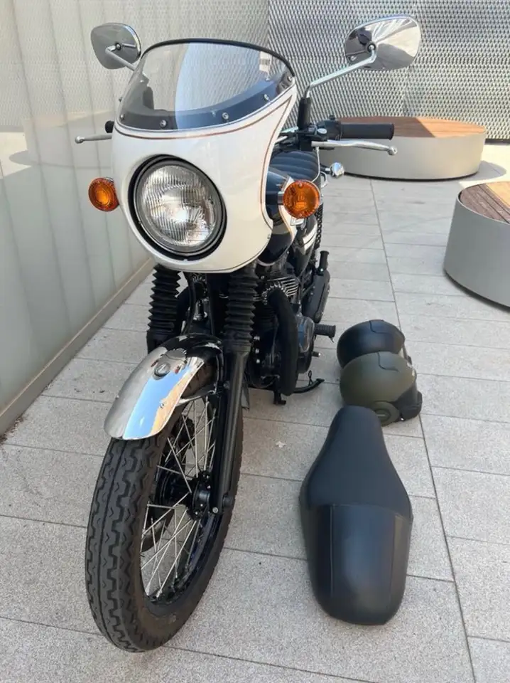 Kawasaki W800 - Vista 7