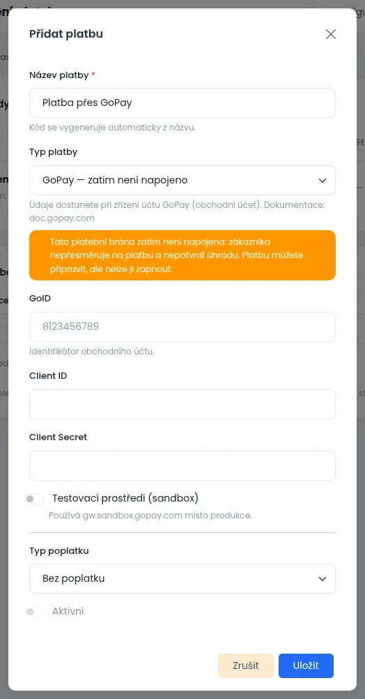 Okno Přidat platbu s vybraným typem GoPay, oranžovým upozorněním, že brána zatím není napojena, a šedým přepínačem Aktivní