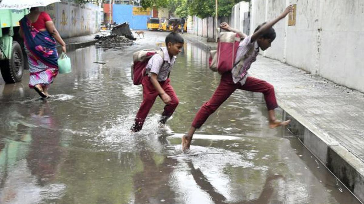 schools holiday due to heavy rain