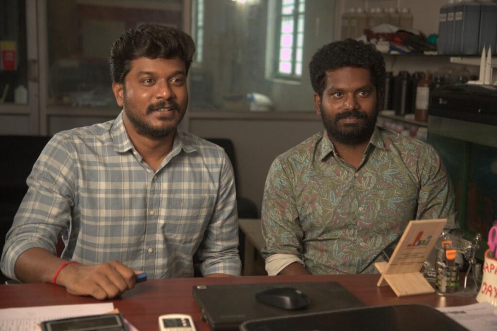 kudumbasthan movie review in Tamil