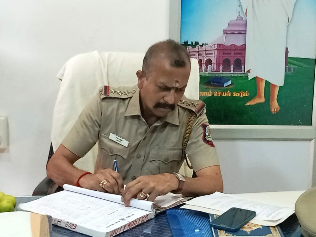 fight between vadalur police