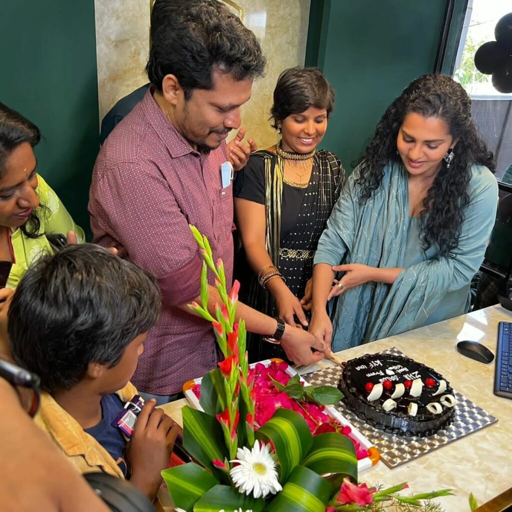 udumalai gowsalya salon shop opened actress parvathy