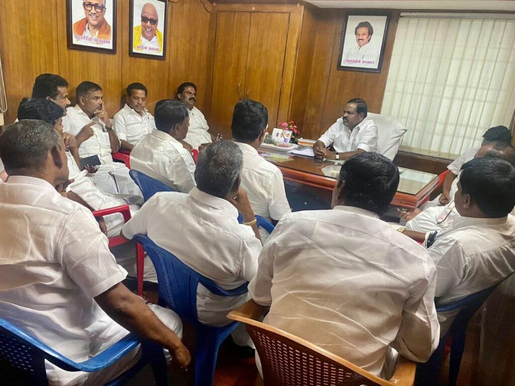 Diwali money distribution in DMK