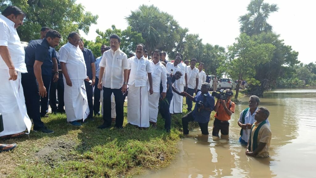 Crops submerged in rainwater Chief Minister's survey in Sirkhazi