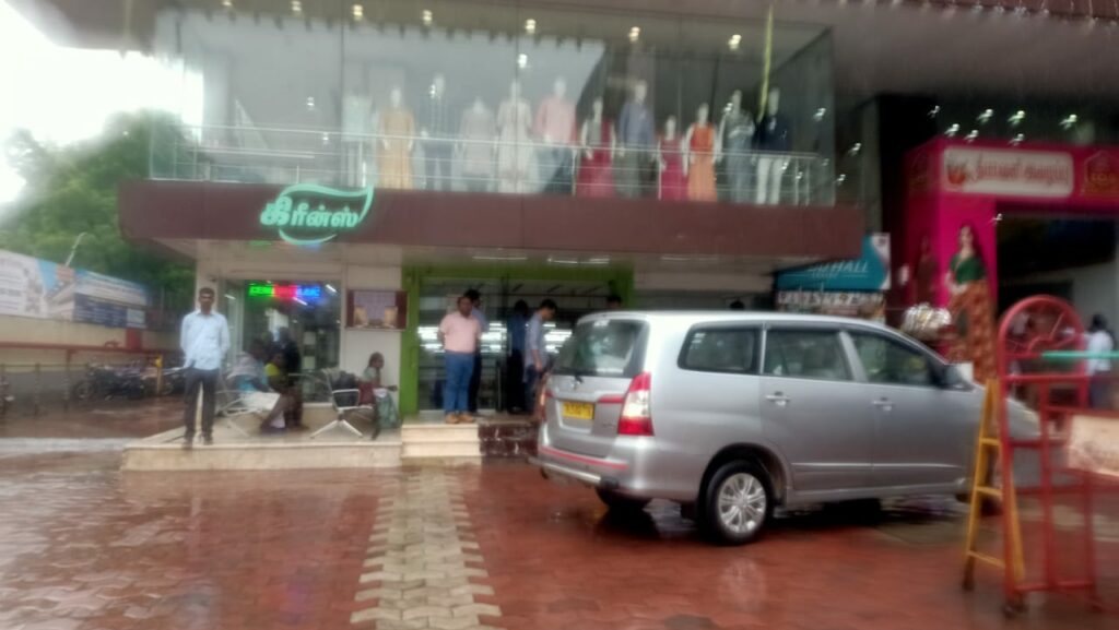 2nd day of IT raid on popular tamilnadu textile stores