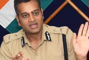 Independence Day Medals for 15 Police