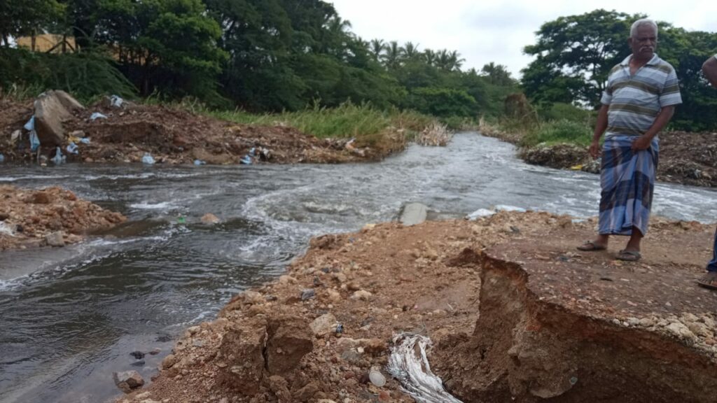 Singanallur-Vellalur footbridge swept