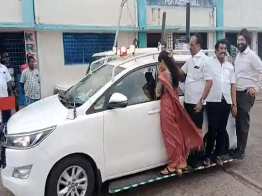 Mayor Priya hanging from cm mk stalin car