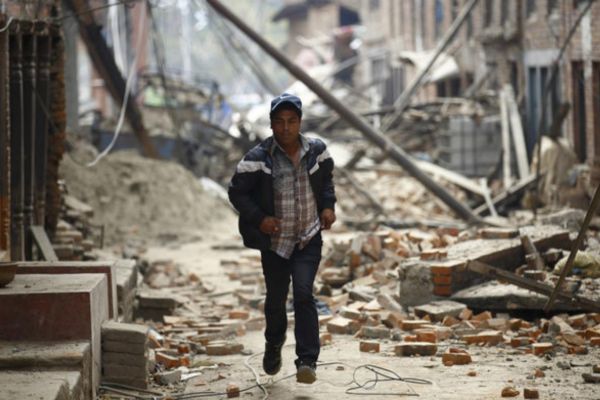 nepal earthquake kills 128