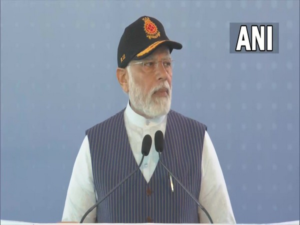 pm modi unveils vikranth warship