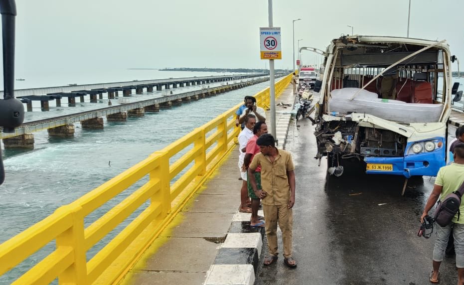 buses collide on pamban bridge