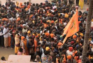 large number of devotees in ramar temple