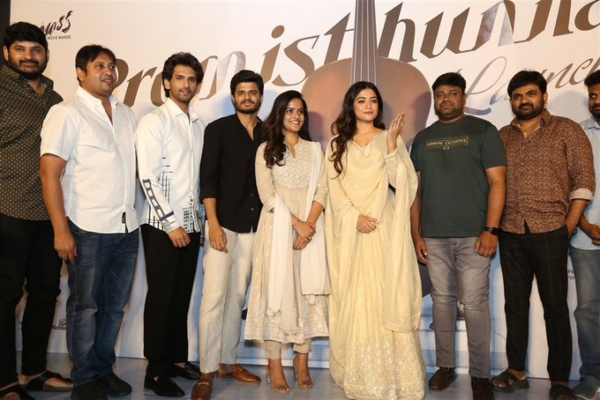 rashmika mandannas security push away fan