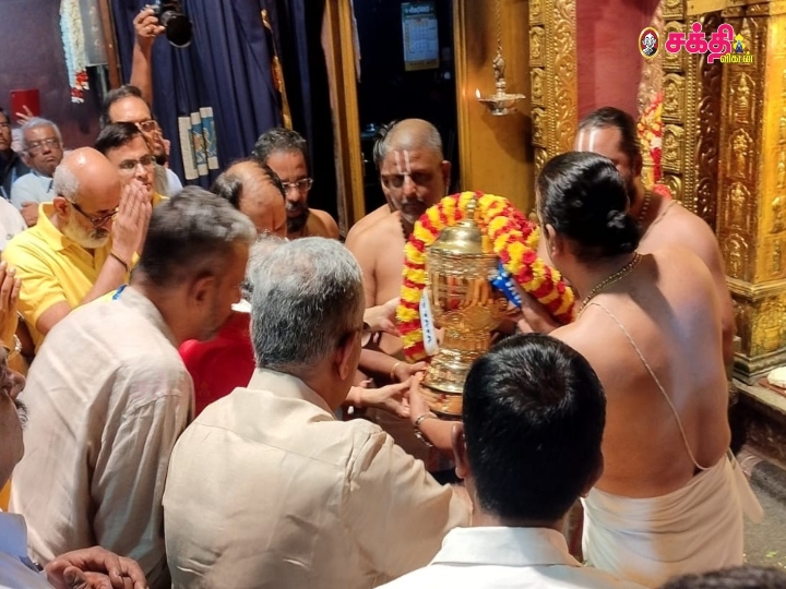 Pooja for IPL trophy at Tirupati Devasthanam