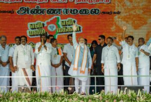 Modi put brakes on OPS TTV for Edappadi