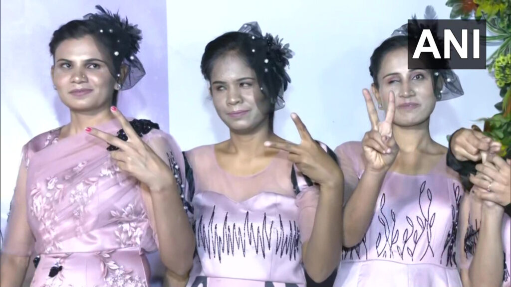 visually impaired girls ramp walk