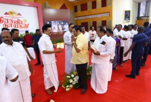 mk Stalin meets dmk cadres on his birthday