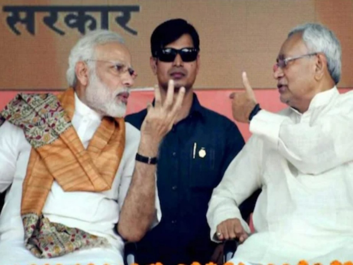 alt="bihar cm nitish kumar and tejashwi yadav congratulations"