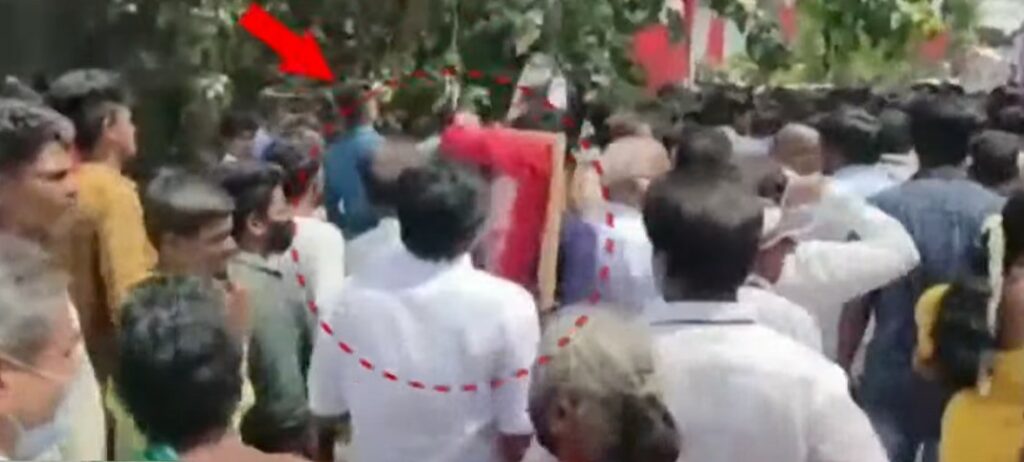Edappadi Palaniswami carried Periyar's photo with his hand